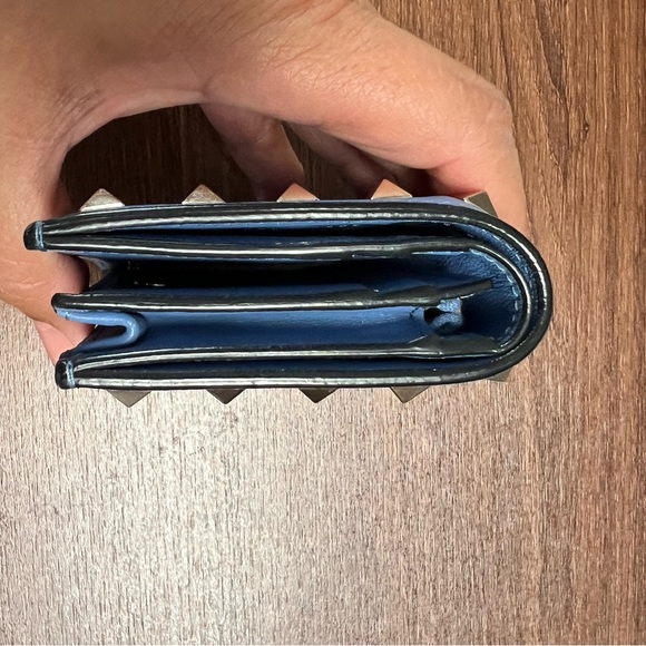 Valentino Garavani Rockstud Compact Wallet - Picture 15 of 16